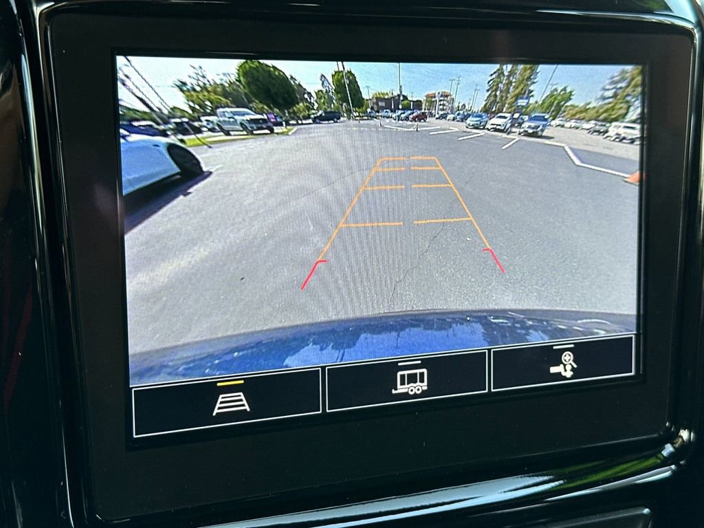 Used 2023 Chevrolet Traverse LT image 19