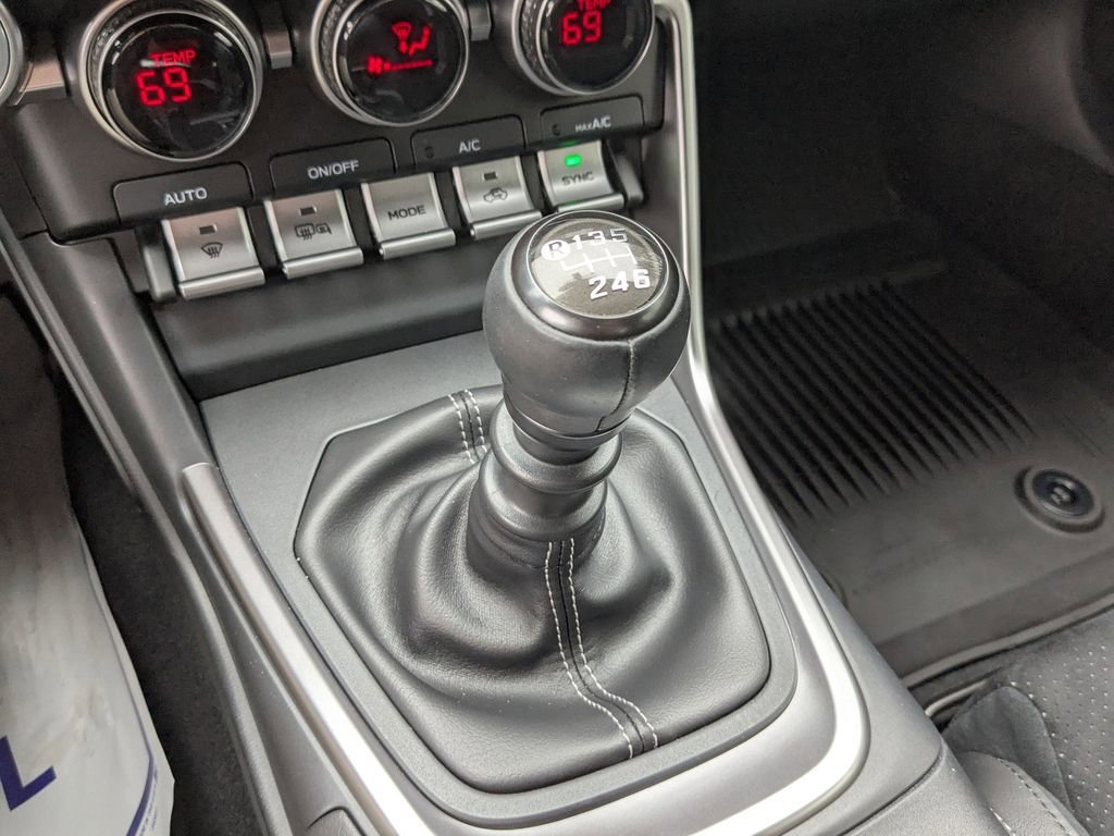 Used 2025 Toyota GR86 Premium image 23