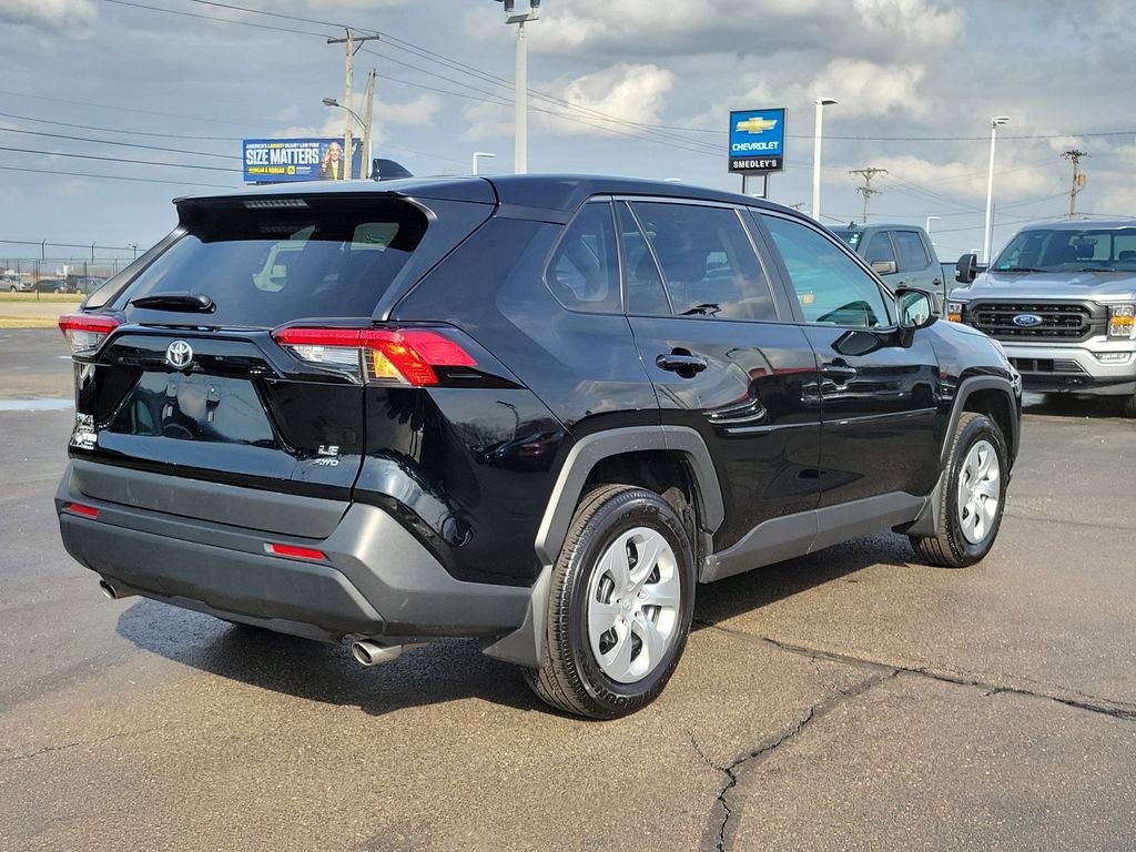 Used 2022 Toyota RAV4 LE image 4