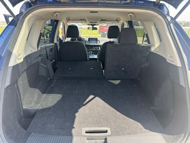Used 2023 Nissan Rogue S AWD/4WD image 30
