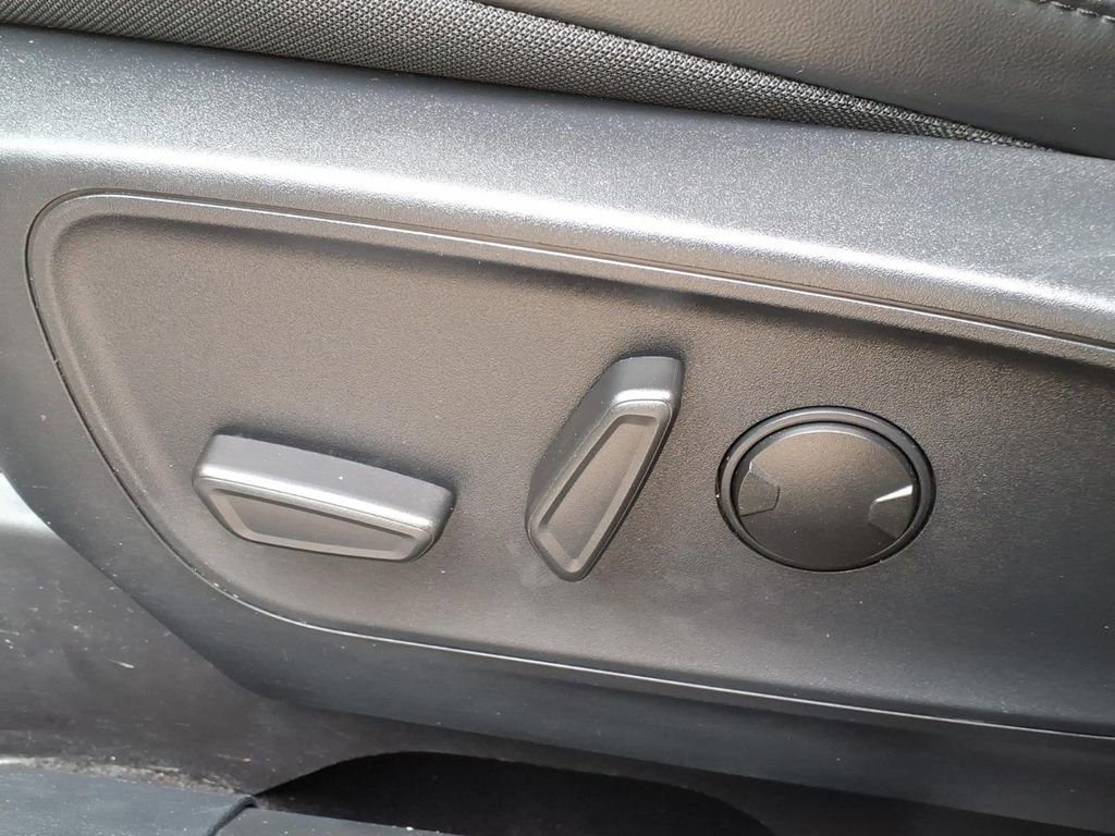 Certified 2025 Ford Escape ST-Line AWD/4WD image 15