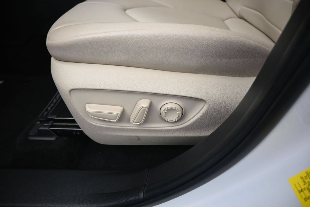Used 2023 Toyota Highlander XLE FWD image 19