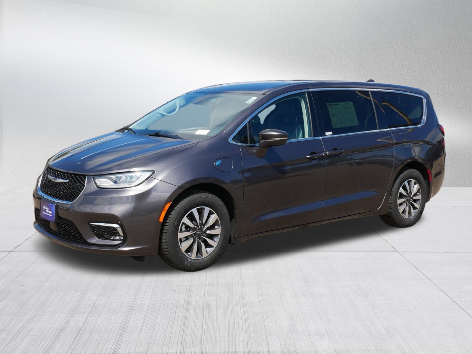 Used 2022 Chrysler Pacifica Touring-L FWD image 3