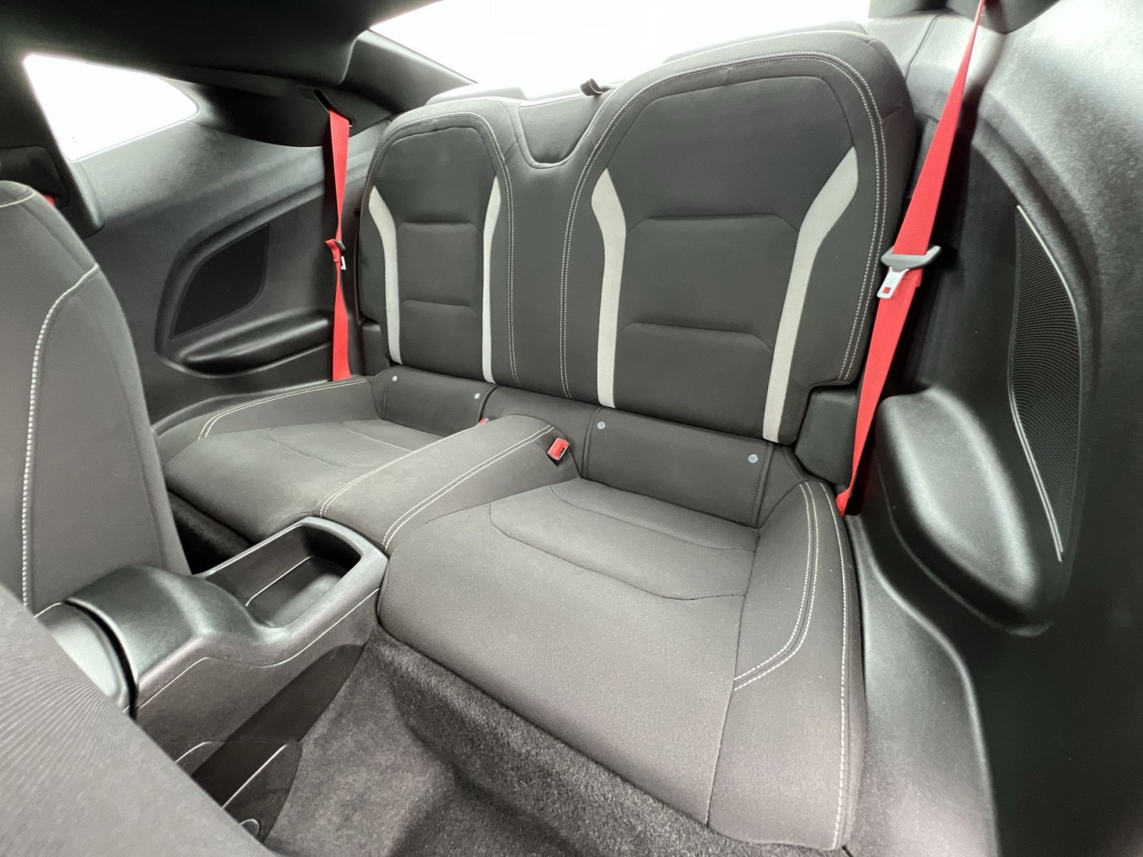 Used 2022 Chevrolet Camaro LT RWD image 31