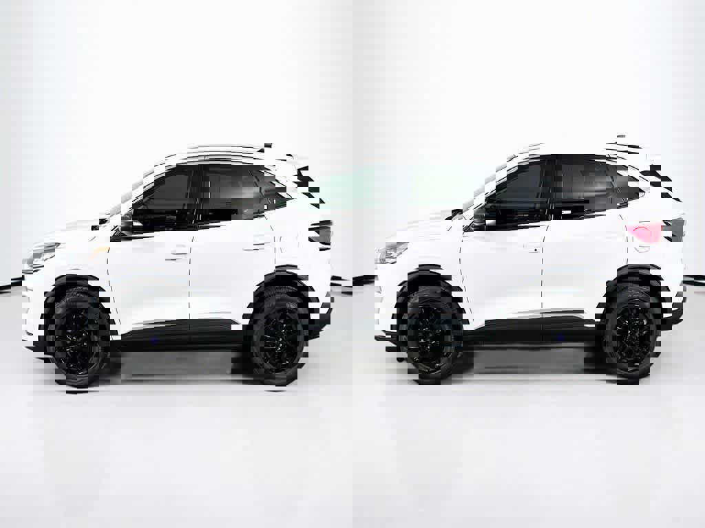 Certified 2022 Ford Escape SE w/ Cold Weather Package image 2