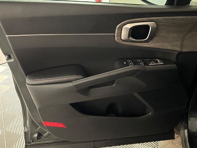 Used 2022 Kia Sorento S w/ Panoramic Sunroof Package AWD/4WD image 16