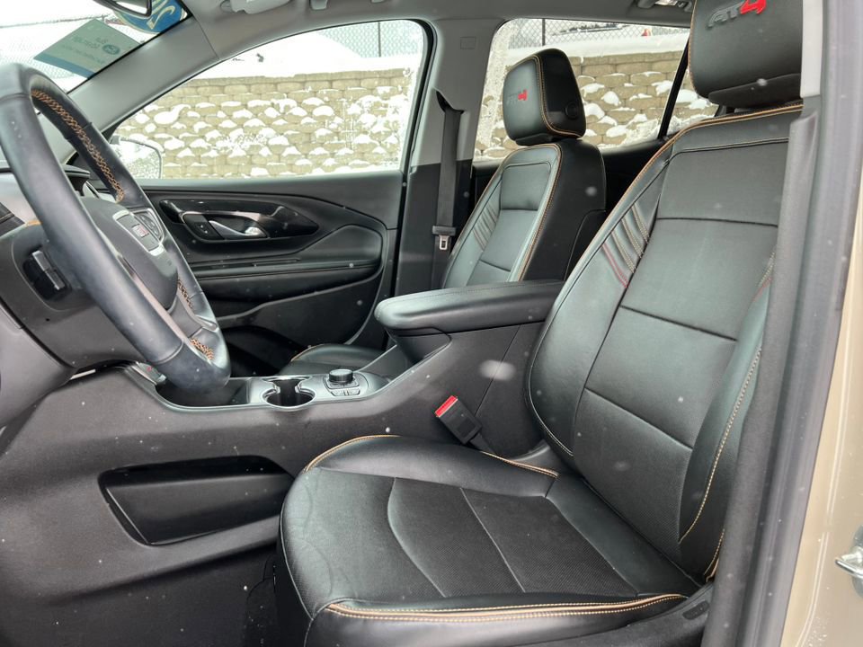 Used 2023 GMC Terrain AT4 image 9