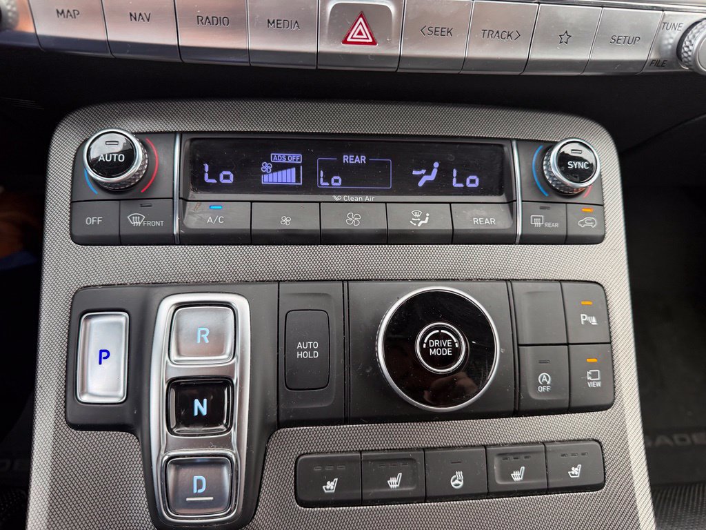 Used 2022 Hyundai Palisade Limited w/ Winter Package FWD image 13