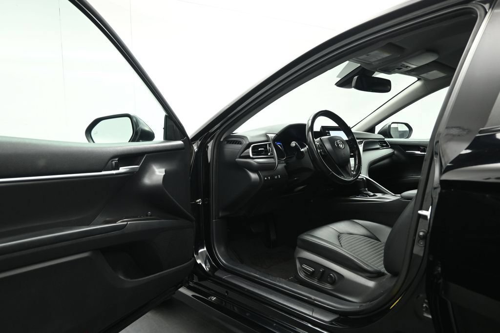 Used 2021 Toyota Camry SE w/ Convenience Package FWD image 7