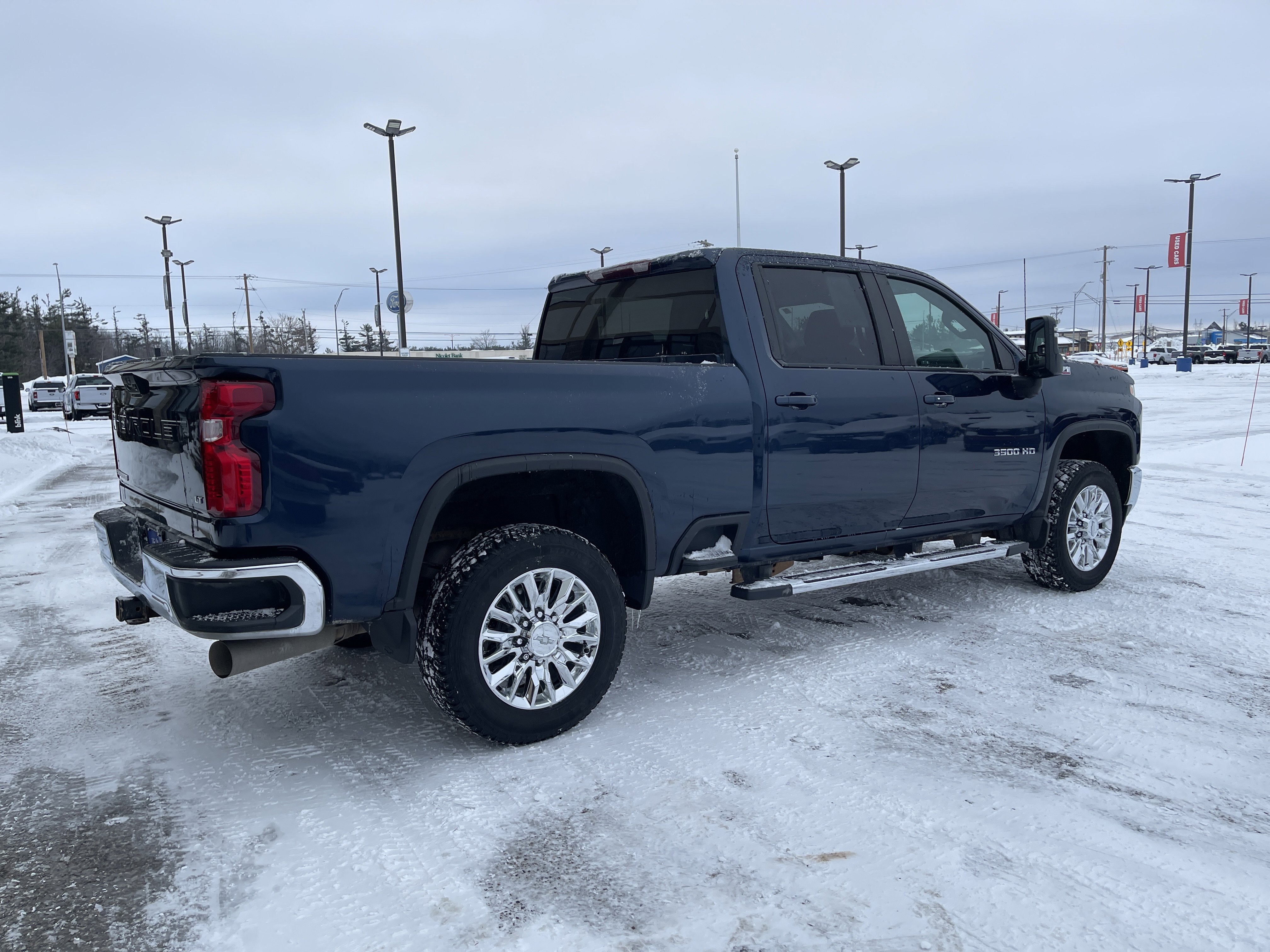 Used 2022 Chevrolet Silverado 3500 LT w/ Convenience Package image 3
