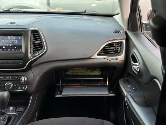 Used 2020 Jeep Cherokee Latitude w/ Cold Weather Group AWD/4WD image 28