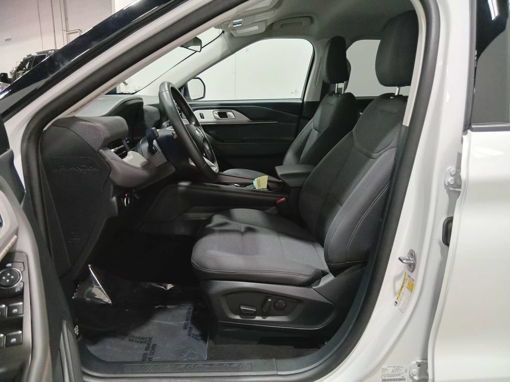 Certified 2025 Ford Explorer Active AWD/4WD image 17