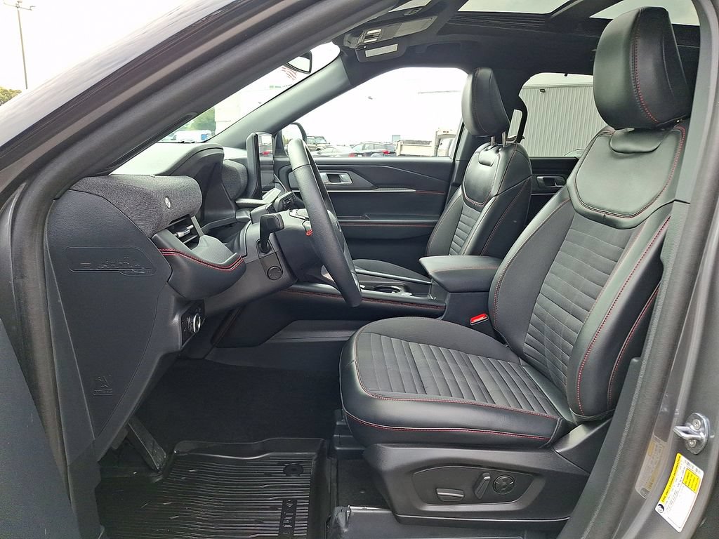 Certified 2025 Ford Explorer ST-Line w/ Premium Package AWD/4WD image 16