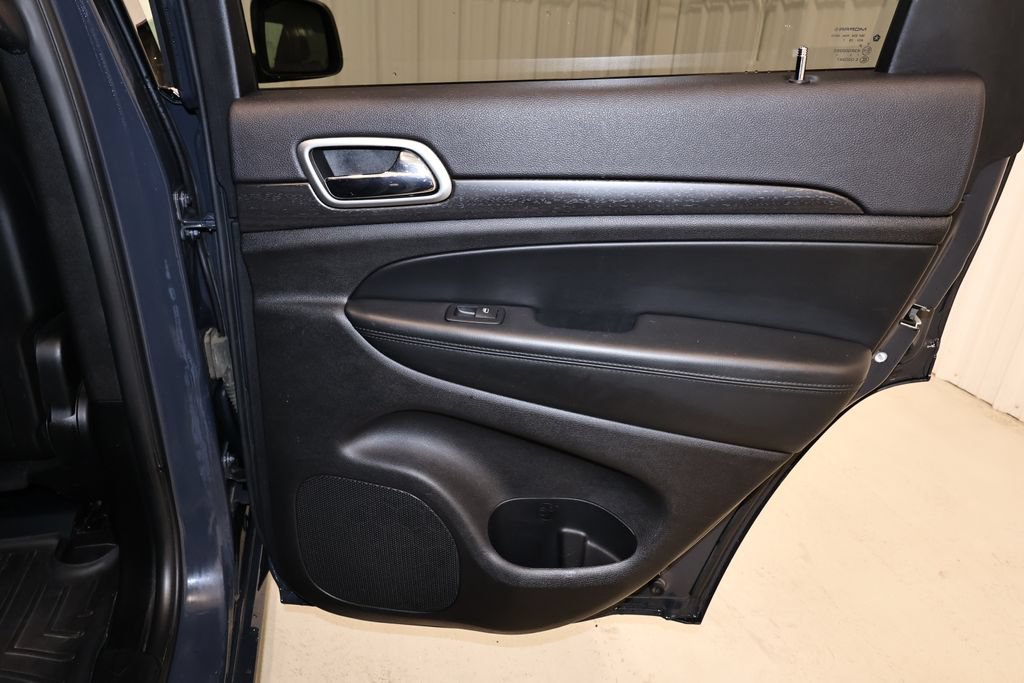 Used 2018 Jeep Grand Cherokee Laredo AWD/4WD image 17