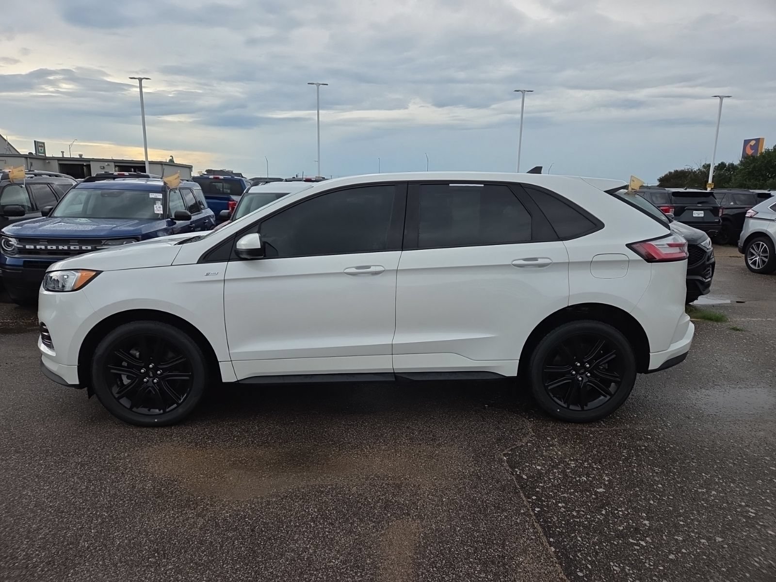 Certified 2024 Ford Edge ST-Line AWD/4WD image 2