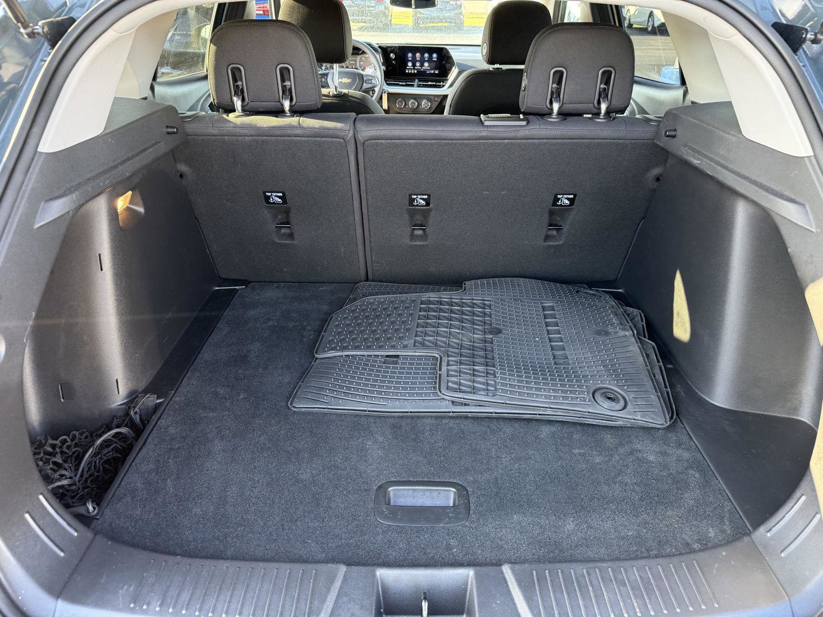 Used 2025 Chevrolet Trax LS w/ LS Convenience Package image 12