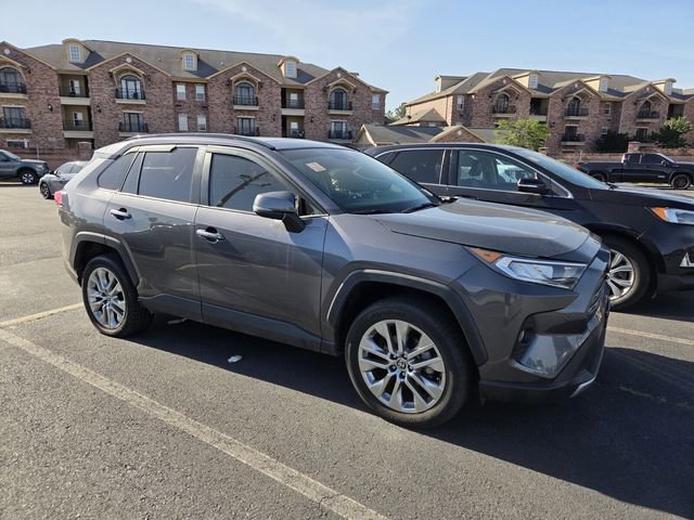 Used 2020 Toyota RAV4 Limited AWD/4WD image 3