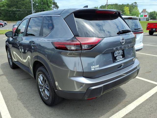 Used 2024 Nissan Rogue S AWD/4WD image 2