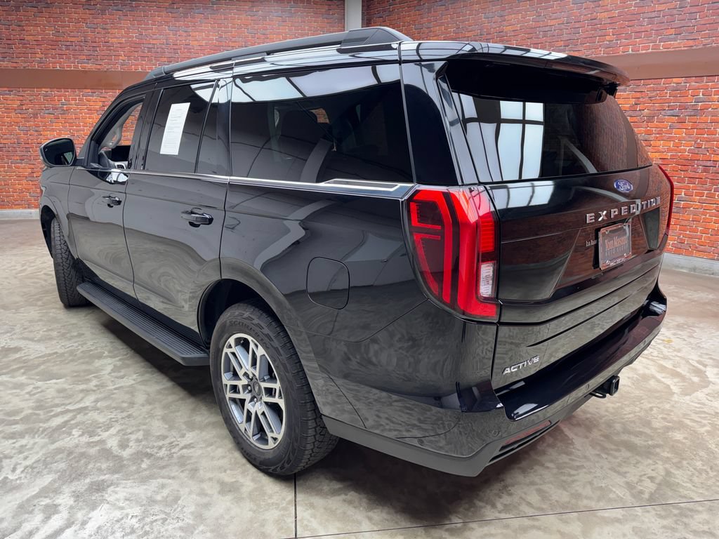 Certified 2025 Ford Expedition Active AWD/4WD image 2