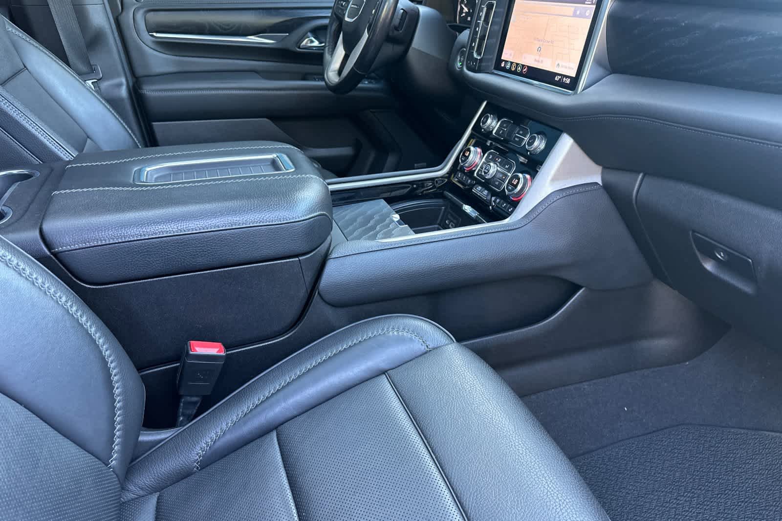 Used 2021 GMC Yukon Denali w/ Denali Ultimate Package AWD/4WD image 18