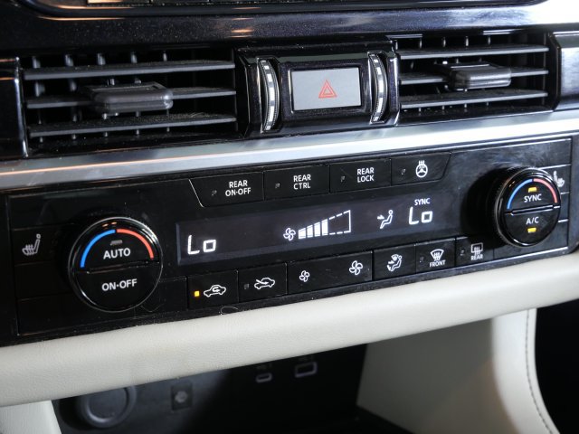 Used 2023 Nissan Pathfinder SL AWD/4WD image 23