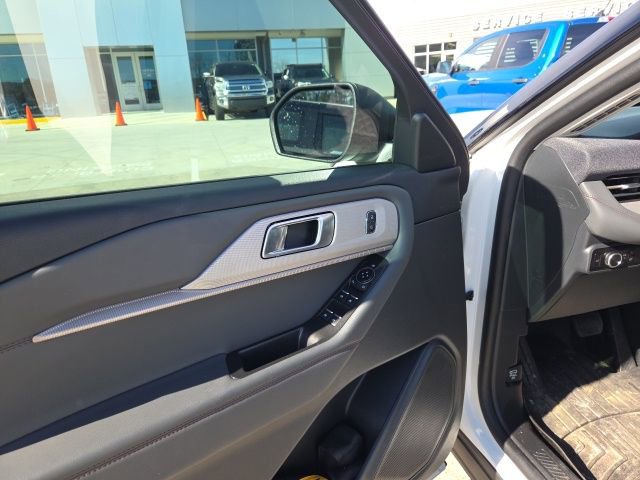 Certified 2025 Ford Explorer Active image 18