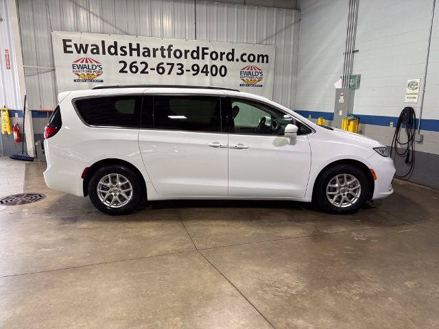Used 2022 Chrysler Pacifica Touring-L FWD image 11