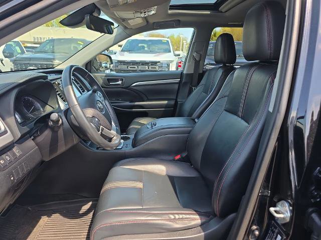 Used 2019 Toyota Highlander SE AWD/4WD image 23