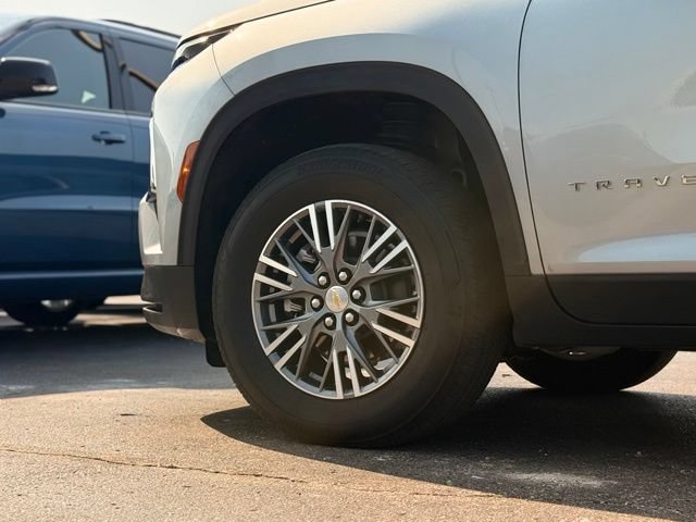 Used 2025 Chevrolet Traverse LT AWD/4WD image 47