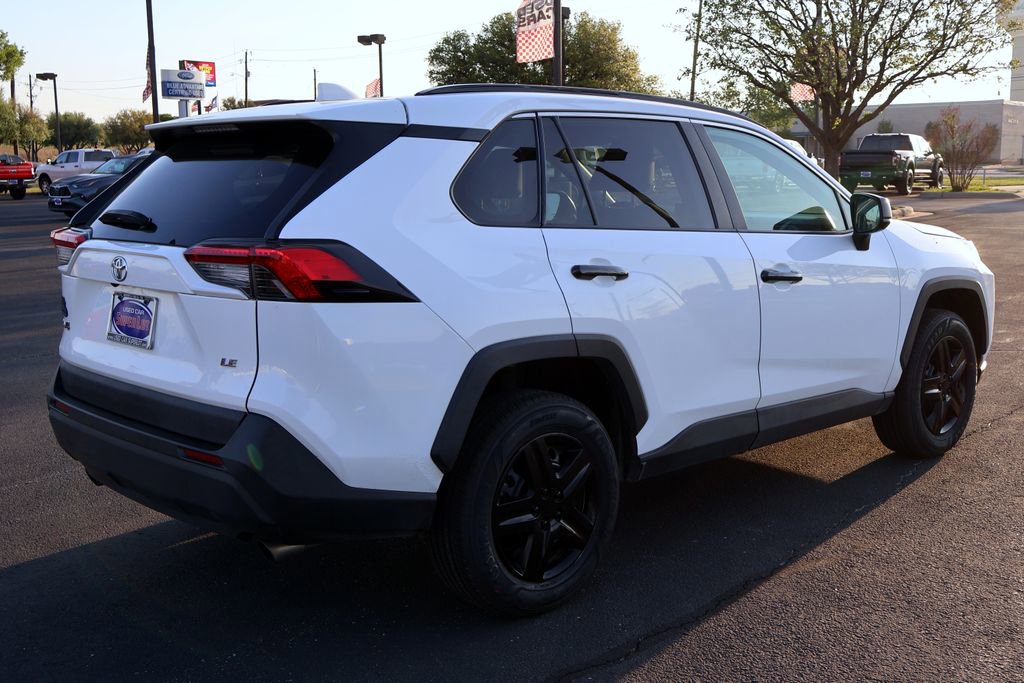 Used 2021 Toyota RAV4 LE FWD image 11