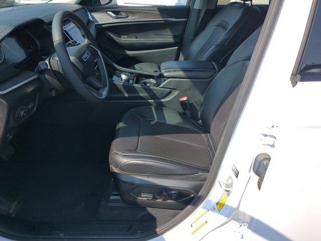 Used 2023 Jeep Grand Cherokee Limited w/ Luxury Tech Group II AWD/4WD image 15