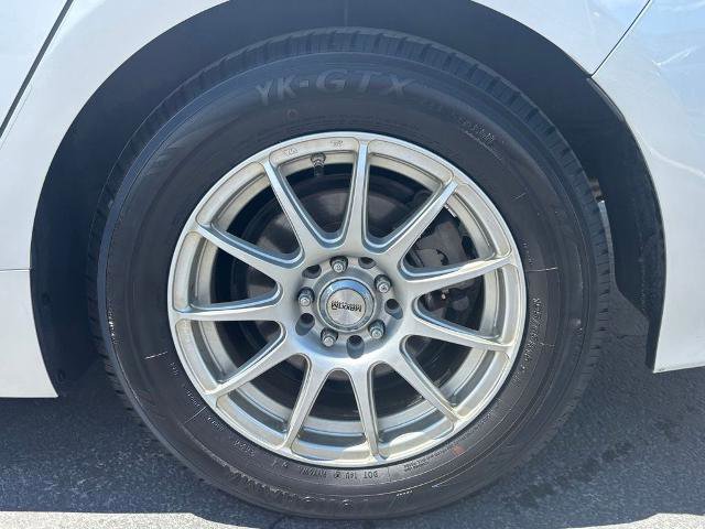 Used 2018 Toyota Prius Prime Premium FWD image 12