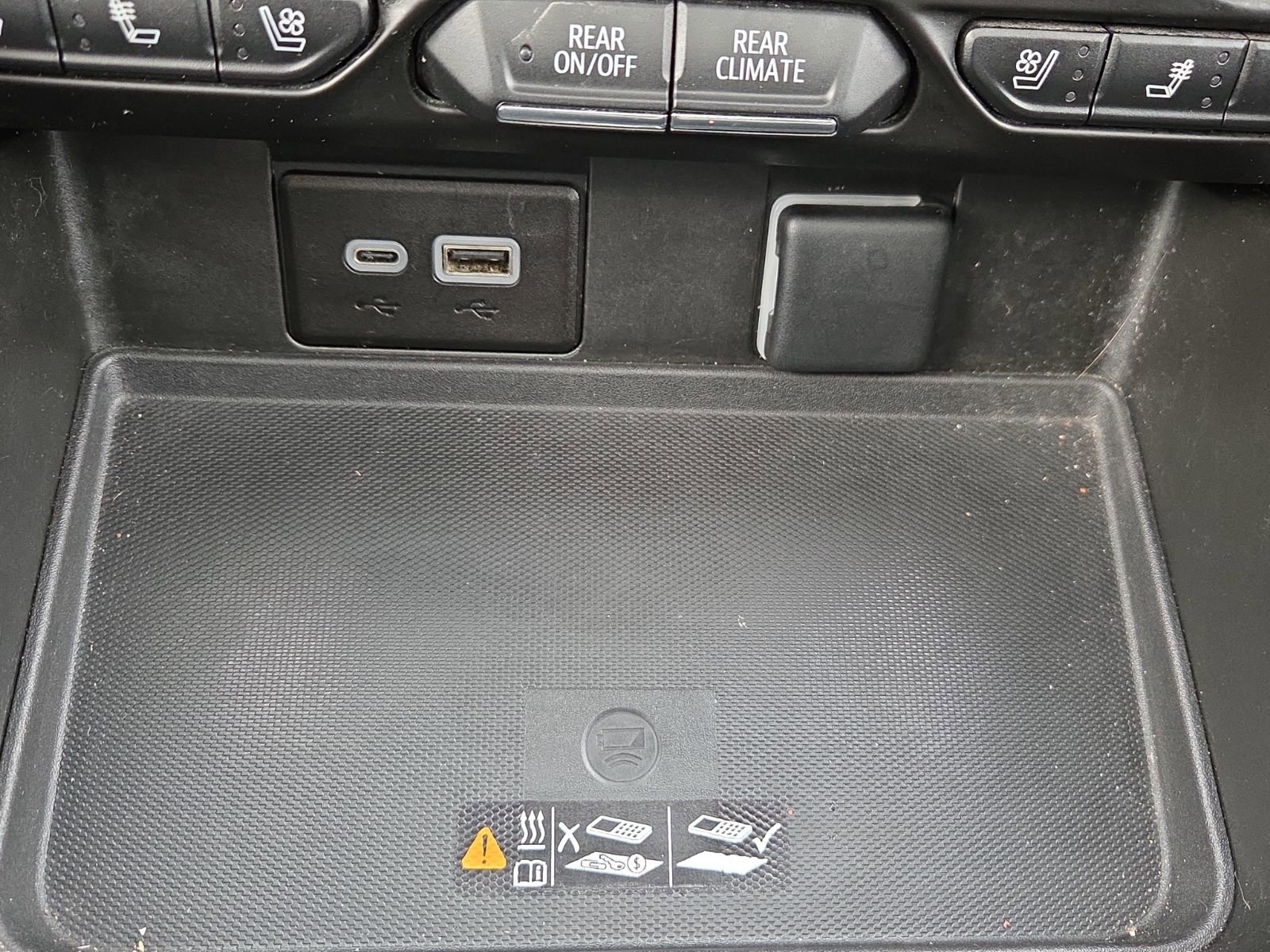 Used 2023 GMC Yukon XL SLT w/ SLT Premium Package image 18