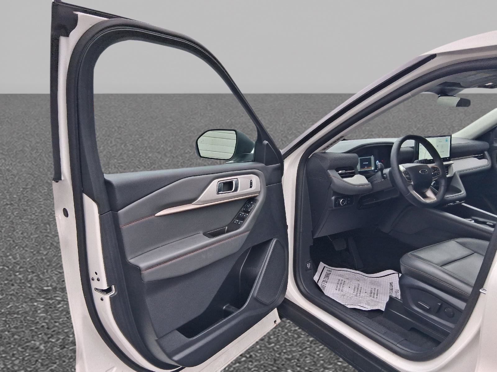 Certified 2025 Ford Explorer Active w/ Active Comfort Package RWD image 11