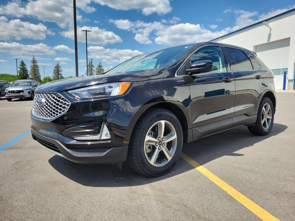 Certified 2024 Ford Edge SEL w/ Convenience Package AWD/4WD image 2
