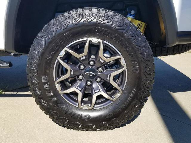 Used 2025 Chevrolet Colorado ZR2 w/ Technology Package AWD/4WD image 10