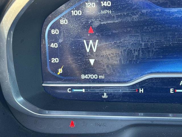 Used 2023 Chevrolet Suburban Premier image 2