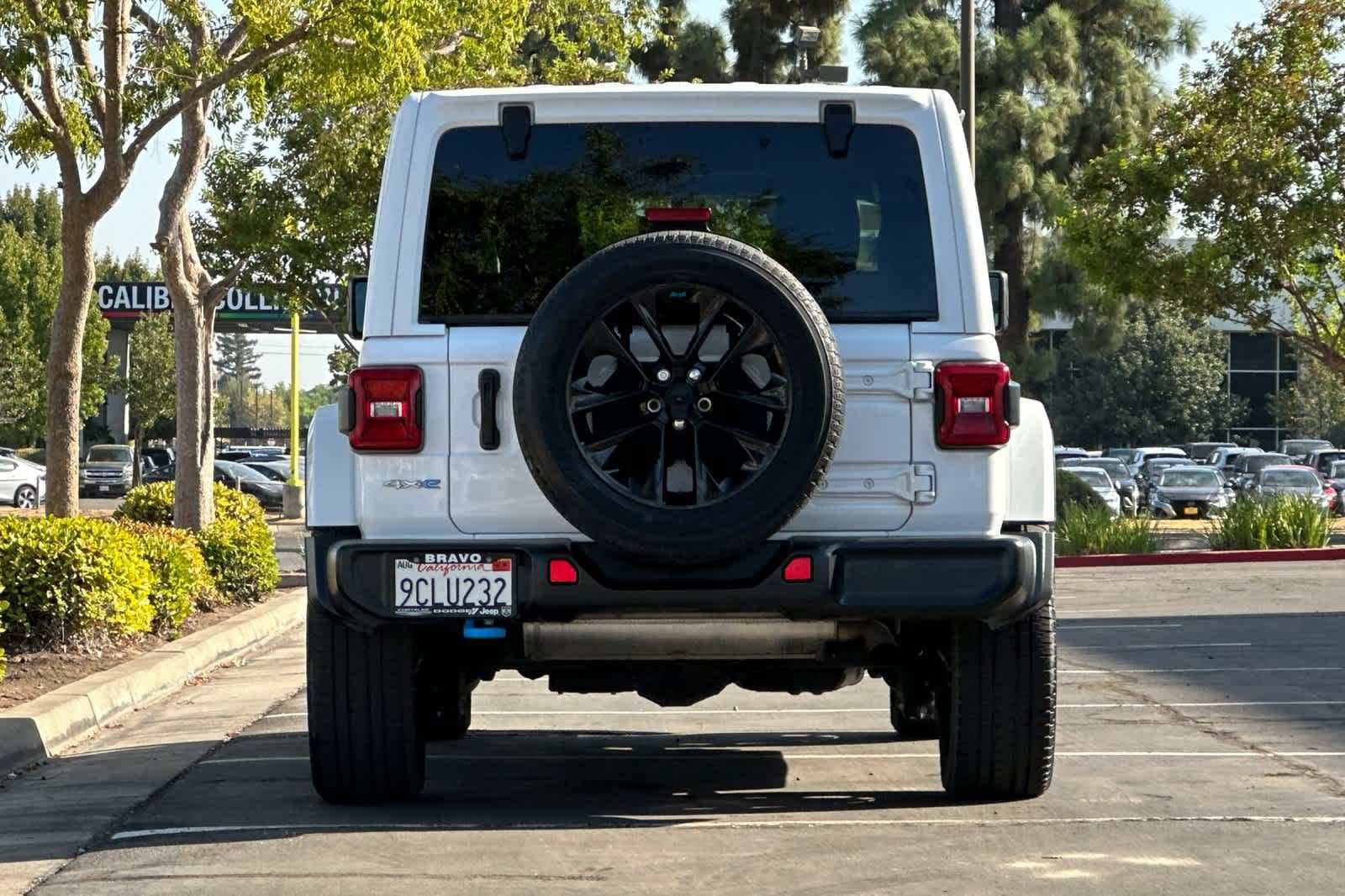 Used 2022 Jeep Wrangler Unlimited Sahara AWD/4WD image 8