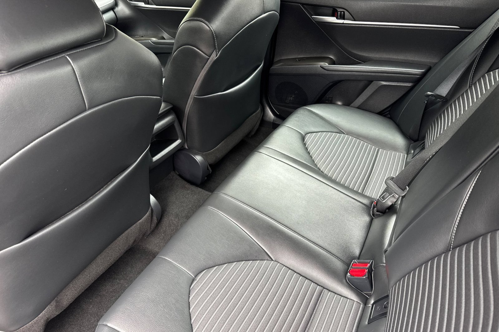 Used 2024 Toyota Camry SE FWD image 13