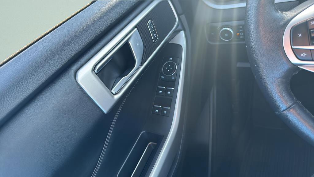 Certified 2023 Ford Explorer XLT w/ Equipment Group 202A image 19