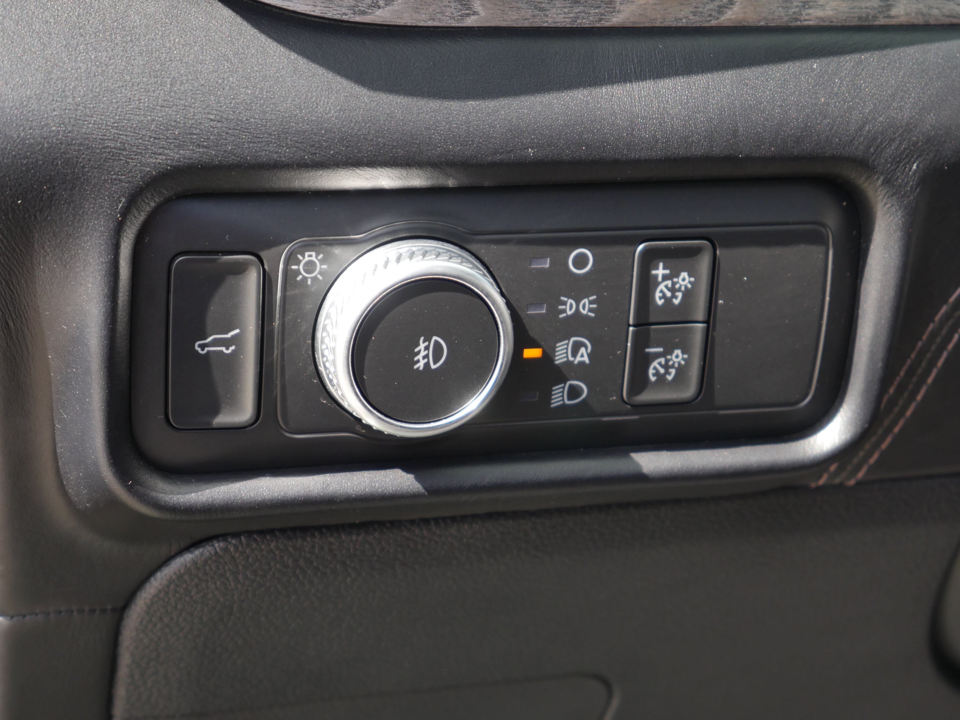 Certified 2020 Ford Explorer Platinum w/ Premium Technology Package AWD/4WD image 6