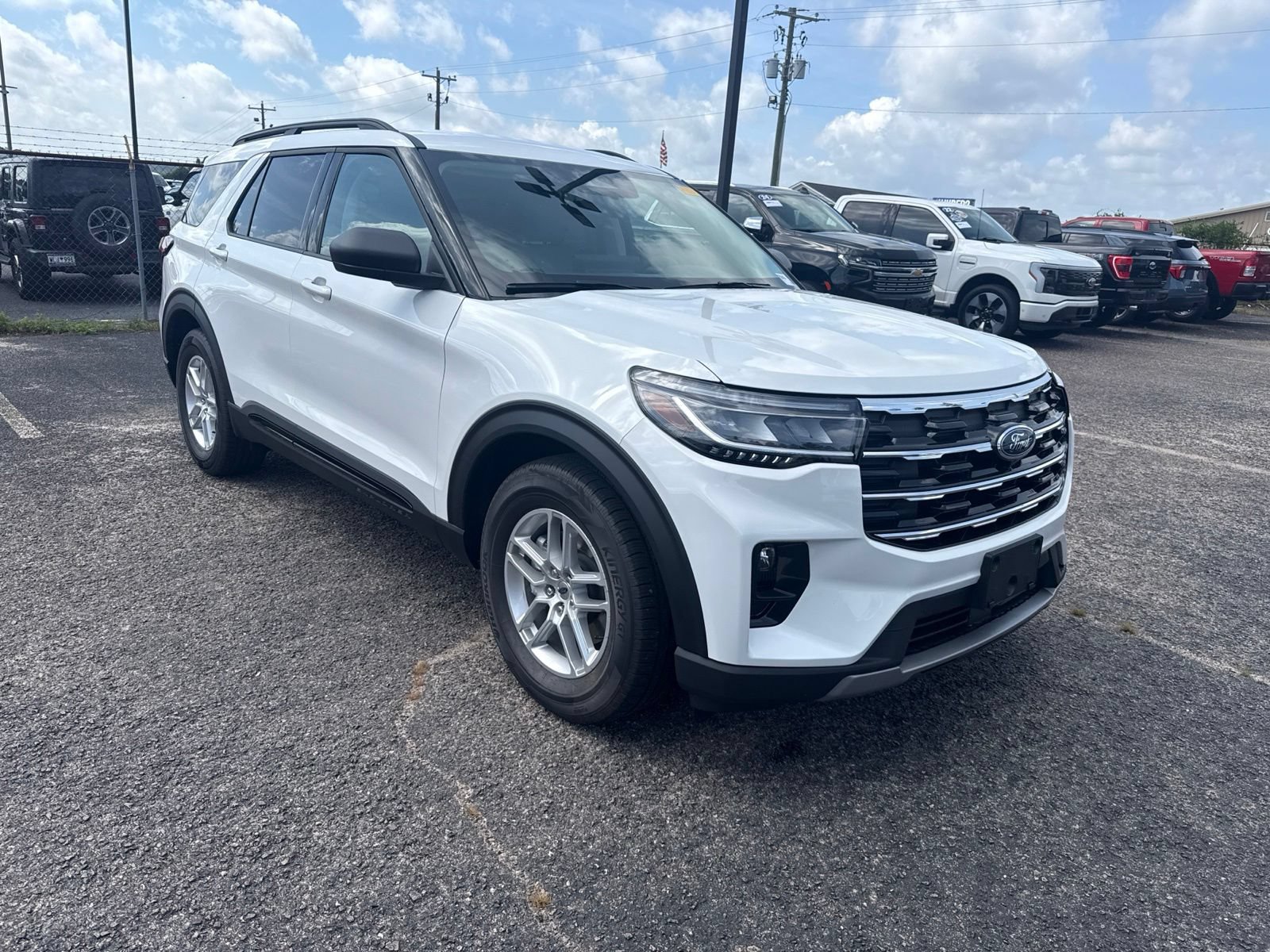 Certified 2026 Ford Explorer Active w/ Active Comfort Package RWD image 1