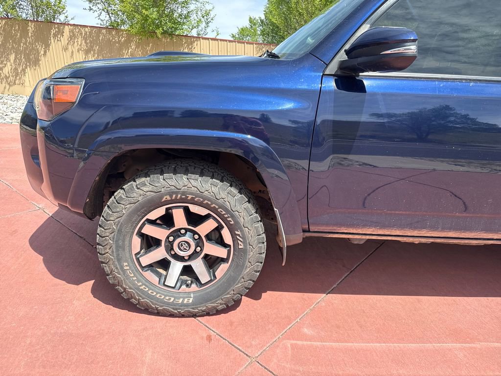 Used 2018 Toyota 4Runner TRD Off-Road Premium AWD/4WD image 39