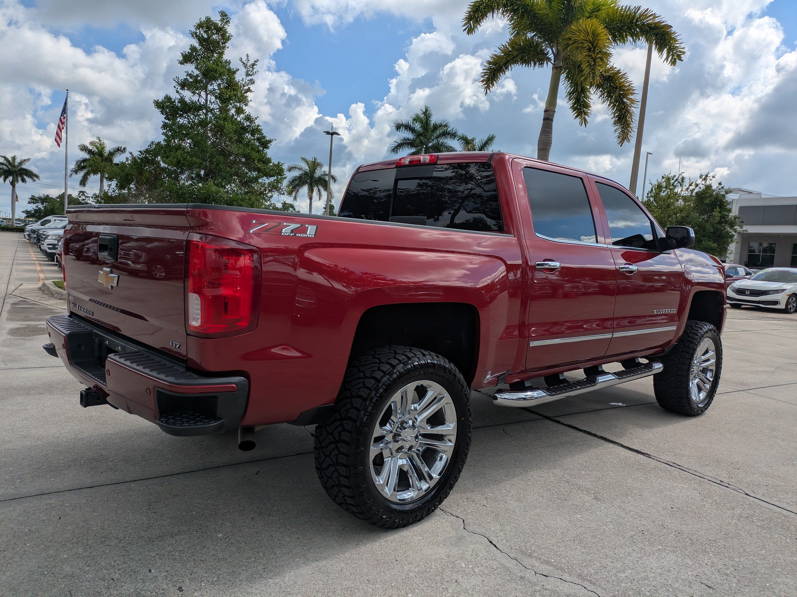 Used 2018 Chevrolet Silverado 1500 LTZ Z71 w/ LTZ Plus Package AWD/4WD image 4