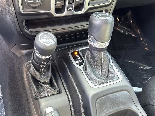 Used 2018 Jeep Wrangler Unlimited Sahara AWD/4WD image 31