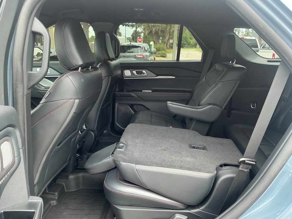 Certified 2025 Ford Explorer ST RWD image 39