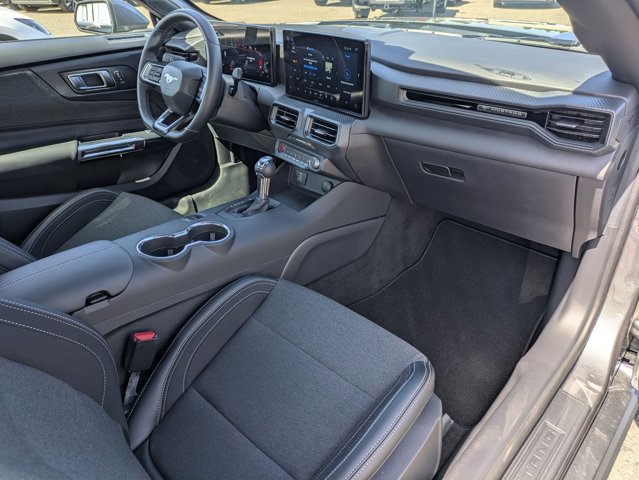 Certified 2025 Ford Mustang Coupe image 18