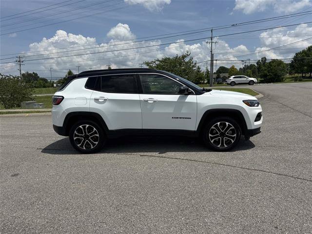 Used 2024 Jeep Compass Limited AWD/4WD image 4