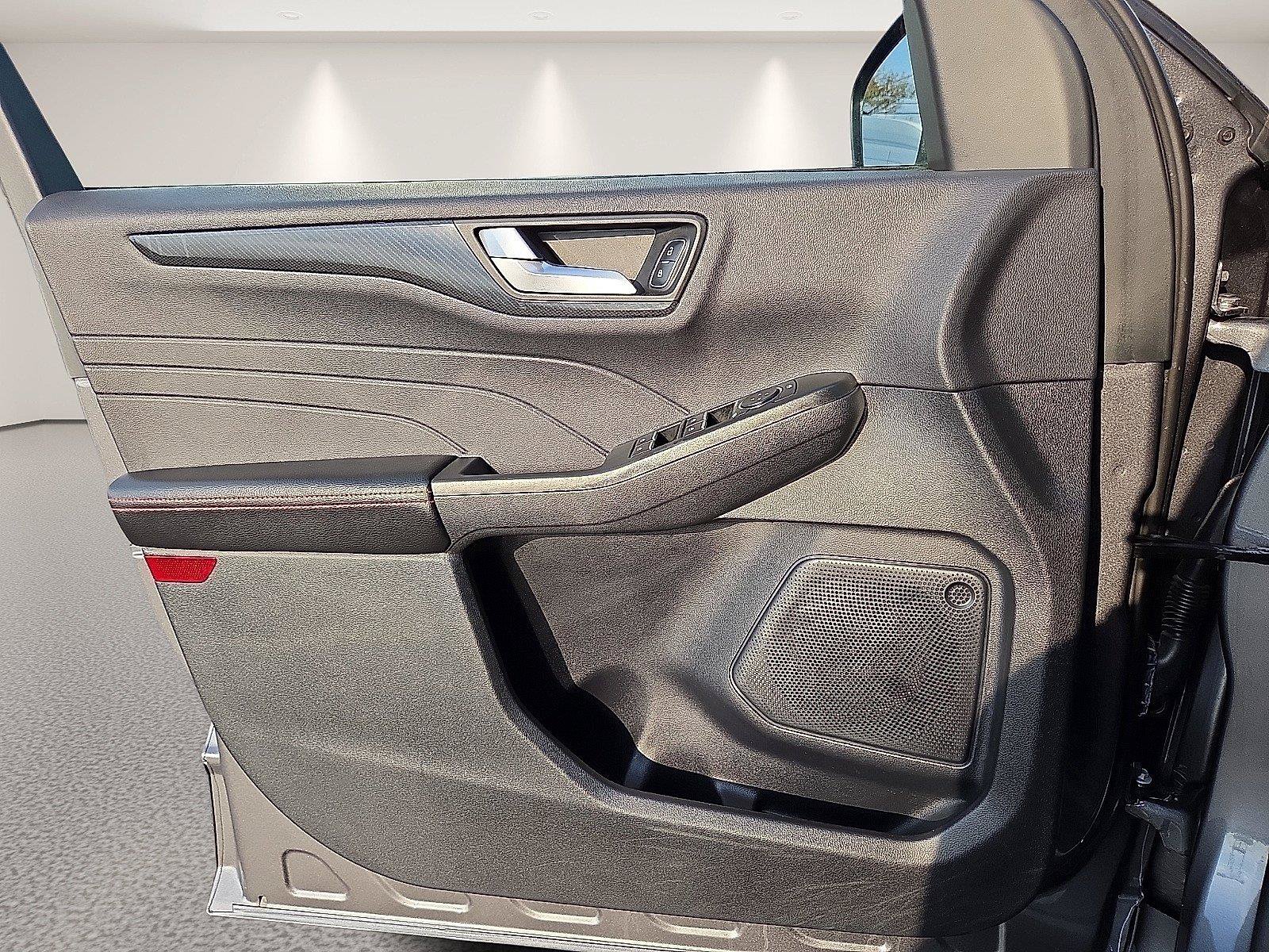 Certified 2025 Ford Escape ST-Line FWD image 15