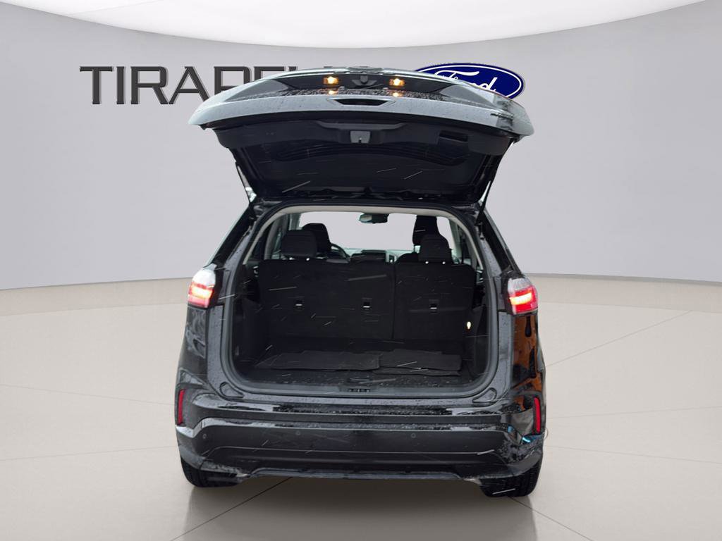 Certified 2024 Ford Edge SE w/ Black Appearance Package image 12